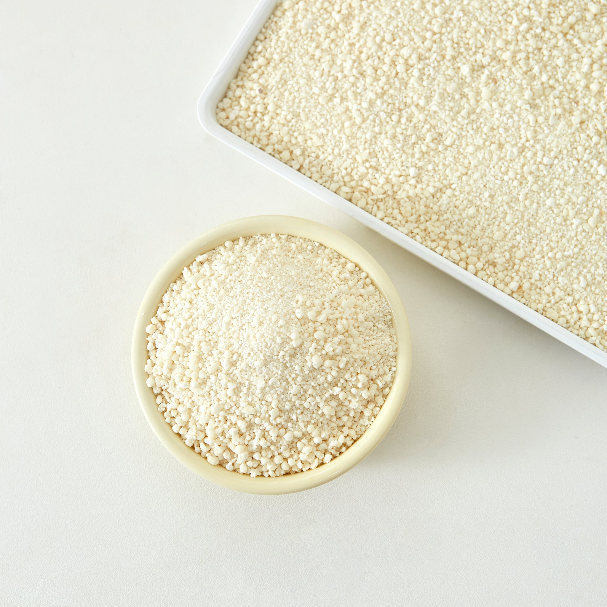 Premium unscented cassava cat litter granules, strong clumping, powerful odor control.