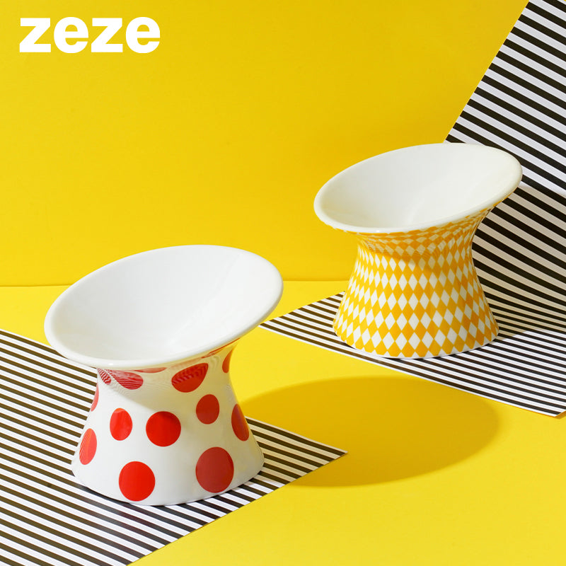 zeze Popart ceramic pet bowl, both bowls on a striped set