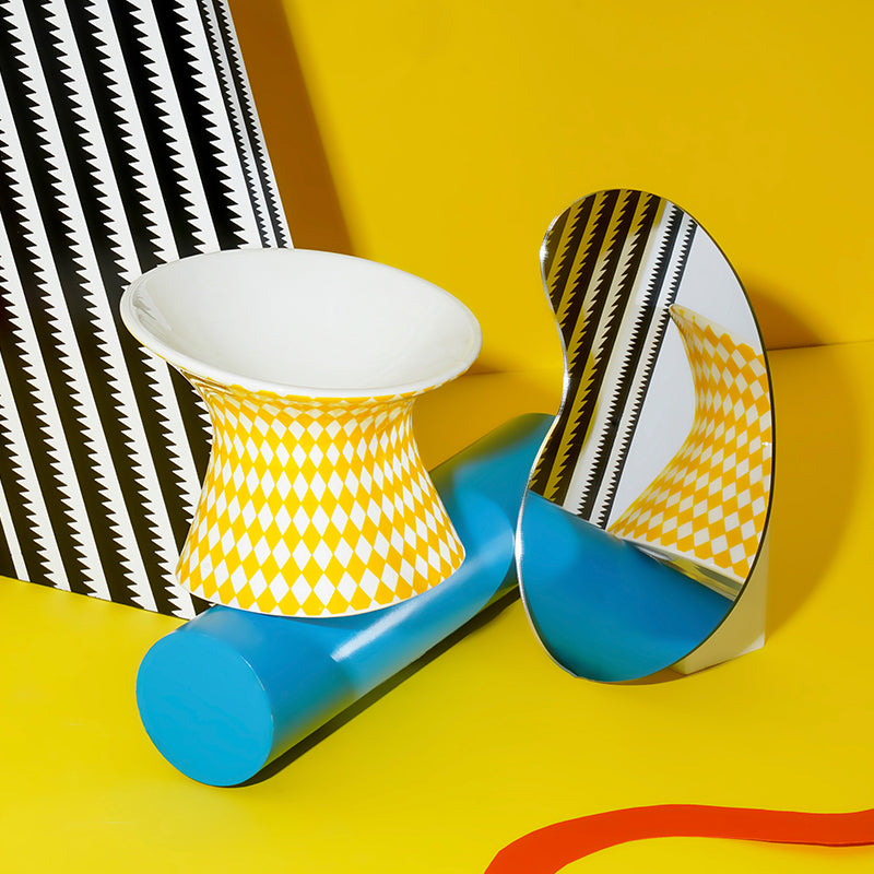 zeze Popart ceramic pet bowl, yellow bowl with a mirror and props