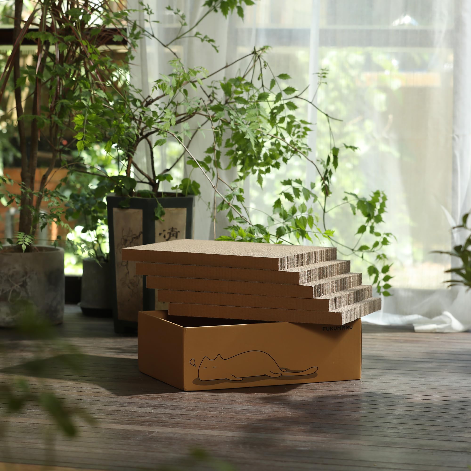 FUKUMARU scratcher box with stacked corrugated refill pads