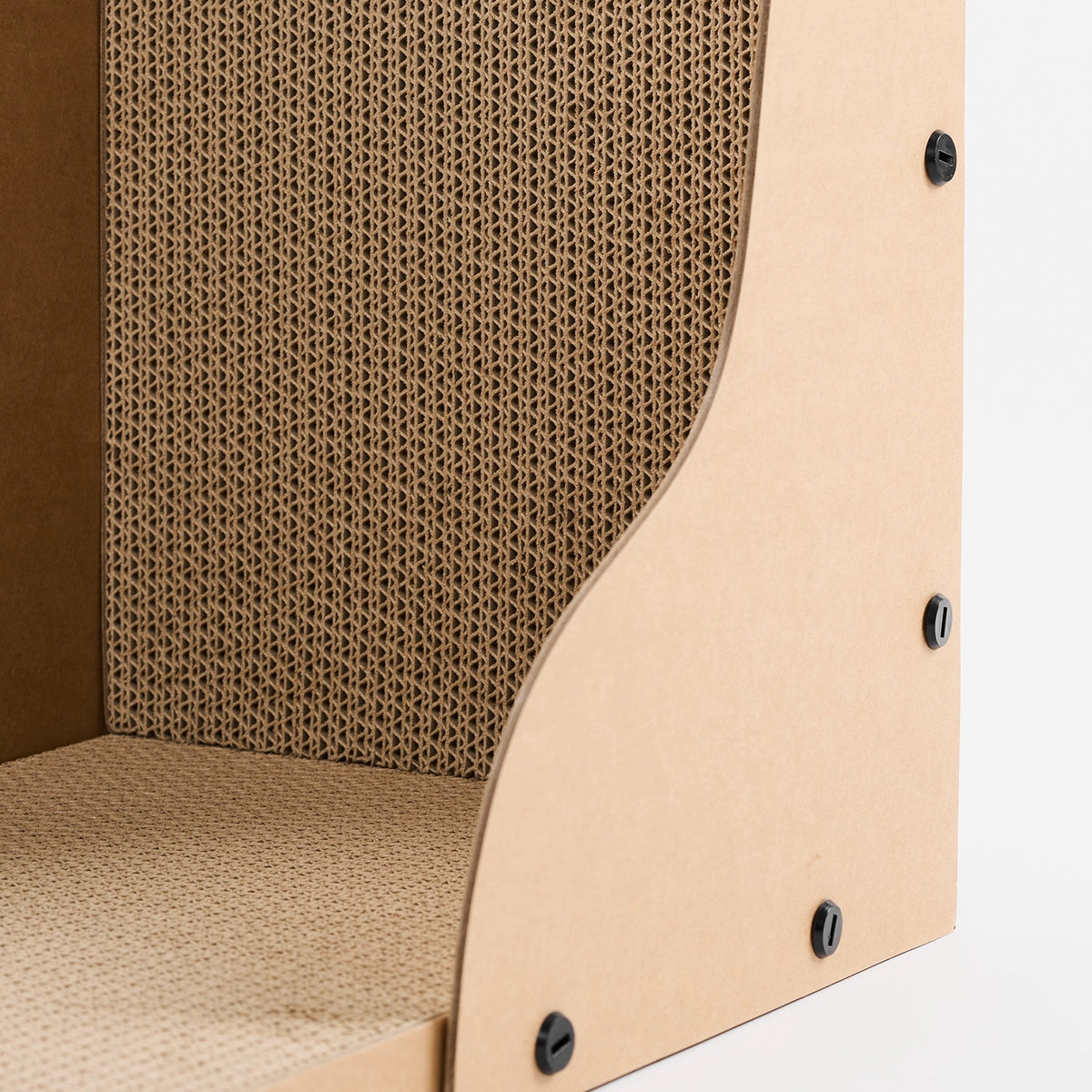 Inside corner of the pidan L-shape scratcher showing both scratching surfaces