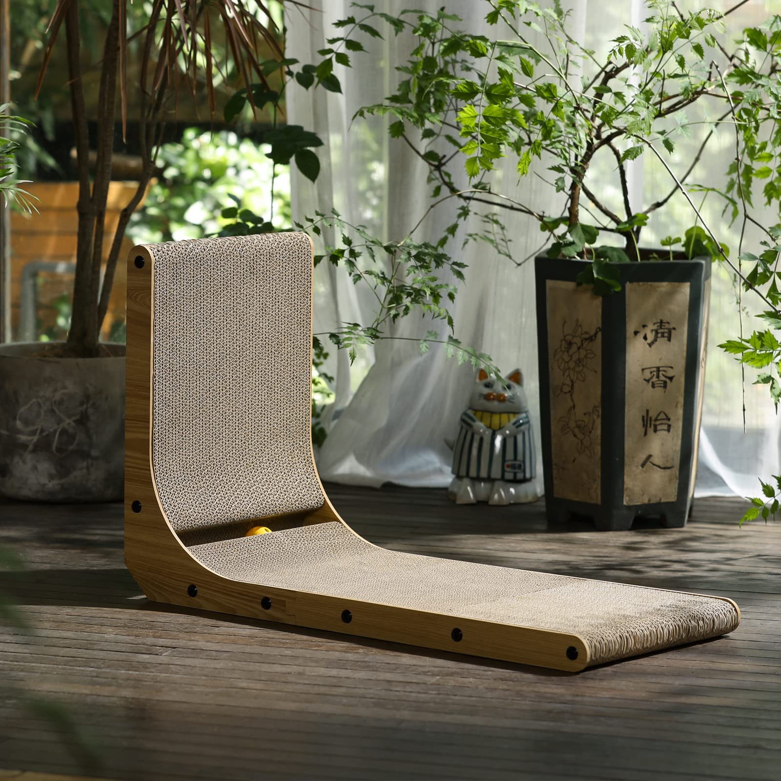 FUKUMARU 68cm L-Shape wall-mounted cardboard cat scratcher with ball toy.